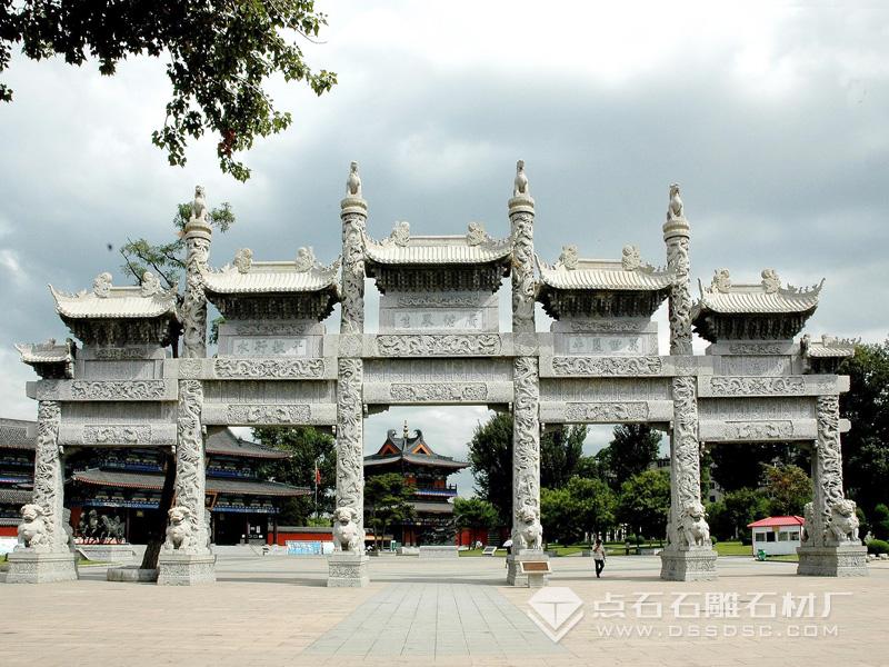 五門(mén)七樓沖天柱青石龍柱石牌坊